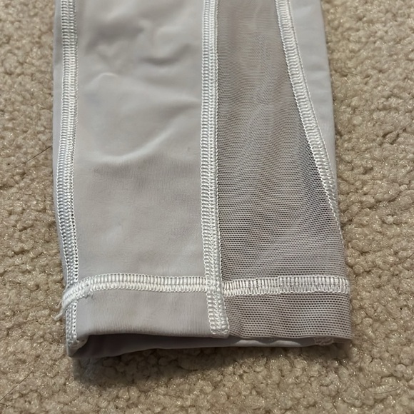 Lululemon light gray athletic leggings - Picture 4 of 6